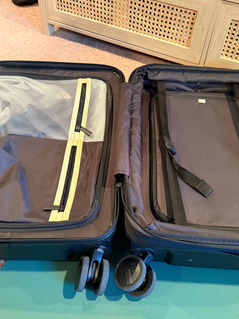BEIS Black Hard-Shell Carry-On Spinner - Picture 9 of 15